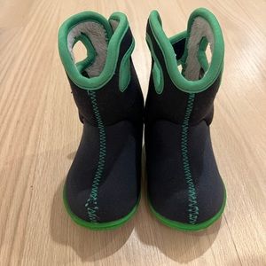 Toddler Bogs Navy and green stitching size 4